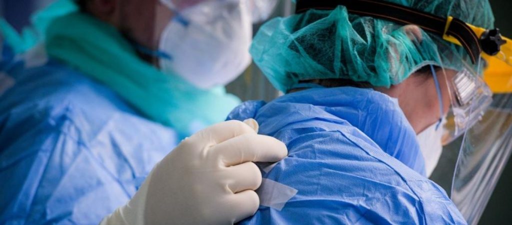 ΠΟΕΔΗΝ: «2,5χιλ. υγειονομικοί βρίσκονται σε καραντίνα» – Αφορά εμβολιασμένους