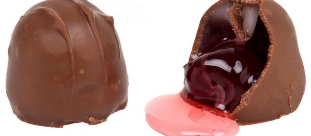 Δείτε τι είναι αυτό το υγρό που έχουν μέσα τα σοκολατάκια
