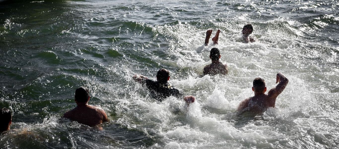 Θεοφάνεια με αγιασμό σε μπουκαλάκια και τεστ στους κολυμβητές – Γ.Μαγιορκίνης: «Να μην πάνε οι ανεμβολίαστοι»