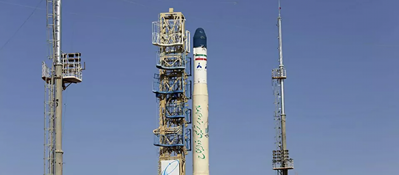 Ιράν: Παρουσιάζει βαλλιστικούς πυραύλους μικρού βεληνεκούς εν μέσω συνομιλιών για το JCPOA (φωτό)