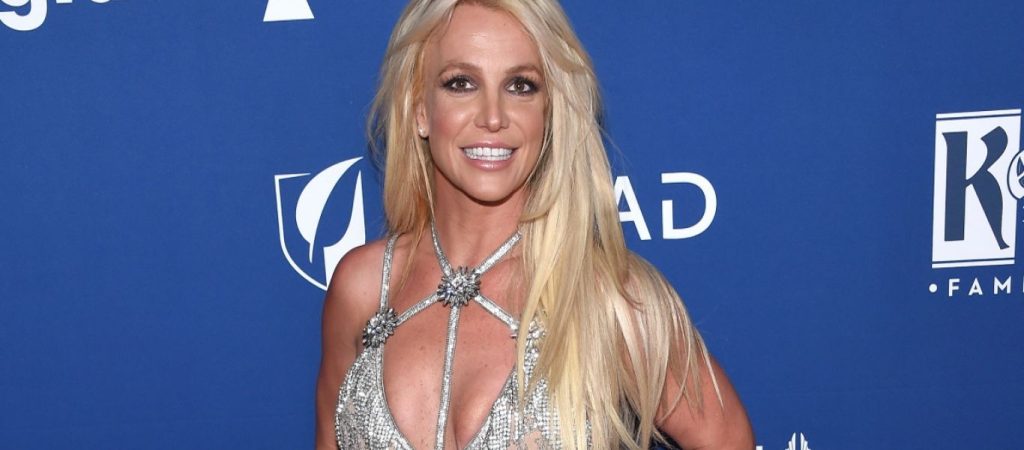 H Britney Spears ποζάρει γυμνή μπροστά στον καθρέφτη και μοιράζει «εγκεφαλικά» (φωτο)