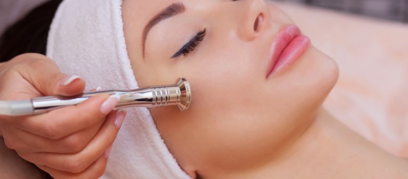 Χρύσα Ζησίμου-Πολιτοπούλου: Μία από τις κορυφαίες δερματολόγους και αισθητικούς της χώρας (βίντεο)