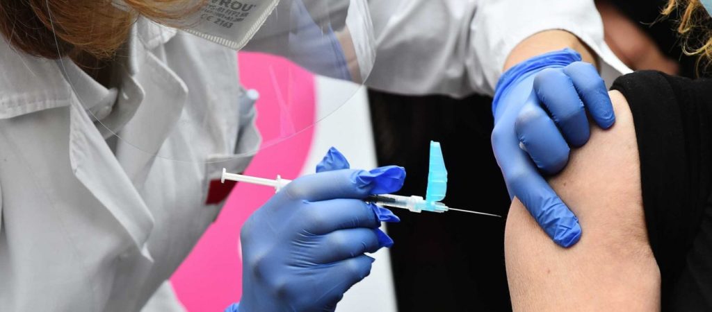 Ιταλία: Διανυκτερεύουν τα εμβολιαστικά κέντρα – Μέσα σε ένα μήνα θέλουν να εμβολιάσουν 2 εκατ. πολίτες