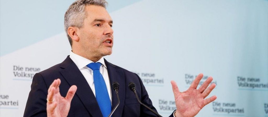 Με κορωνοϊό και ο τριπλά εμβολιασμένος Αυστριακός Καγκελάριο Κάρλ Νεχάμερ