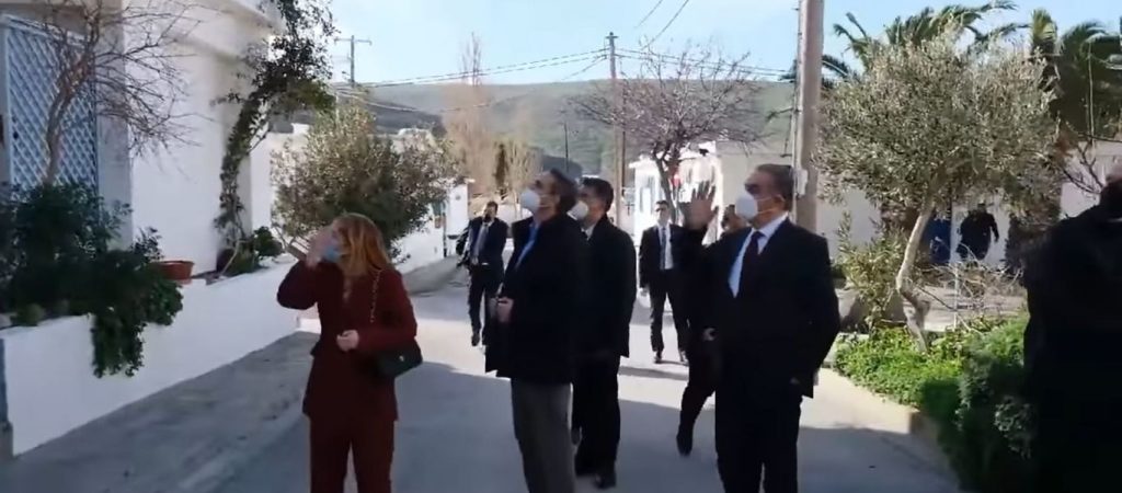 Πολίτης στον Κ.Μητσοτάκη: «Πού είσαι; Ψάχνω να σε βρω» – Πρωθυπουργός: «Εδώ είμαι» (βίντεο)