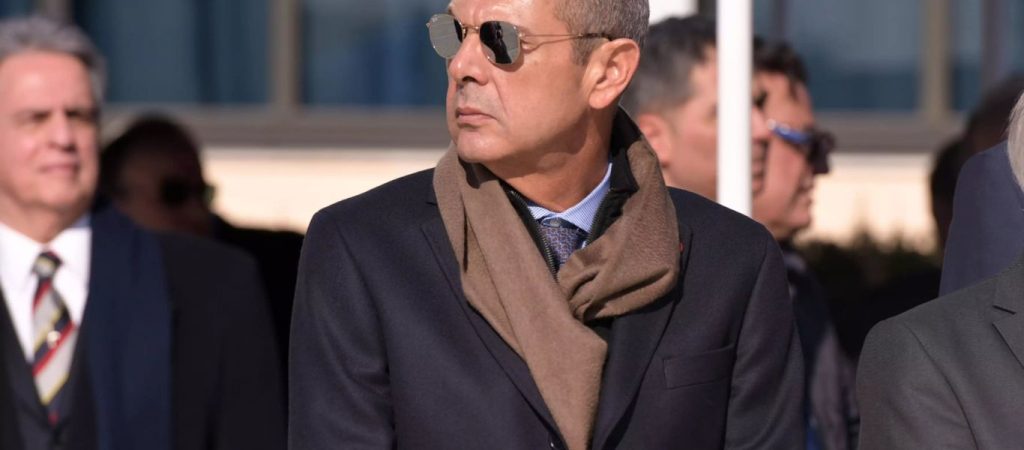 Πάνος Καμμένος: «Εκκεντρική» φωτογράφιση με σκούφο ΕΣΣΔ