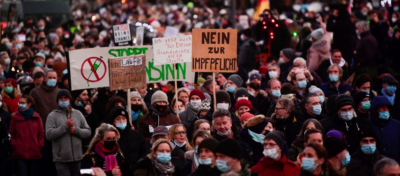 Γερμανία: Τριγμοί στην κυβέρνηση για την υποχρεωτικότητα – Σκέψεις για μετάθεση εφαρμογής του νόμου