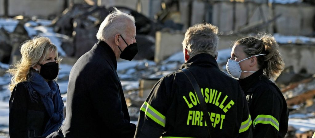 Μπάιντεν μετά τις φωτιές στο Κολοράντο: «Θα βάλουμε παντού ανεμογεννήτριες για να μην ξανασυμβεί»