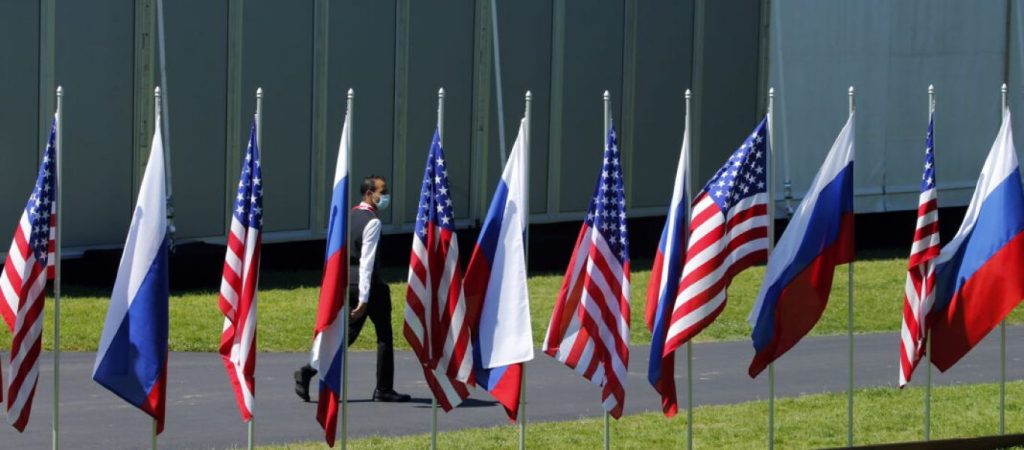 Η ρωσική αντιπροσωπεία έφθασε στη Γενεύη ενόψει των συνομιλιών με τις ΗΠΑ