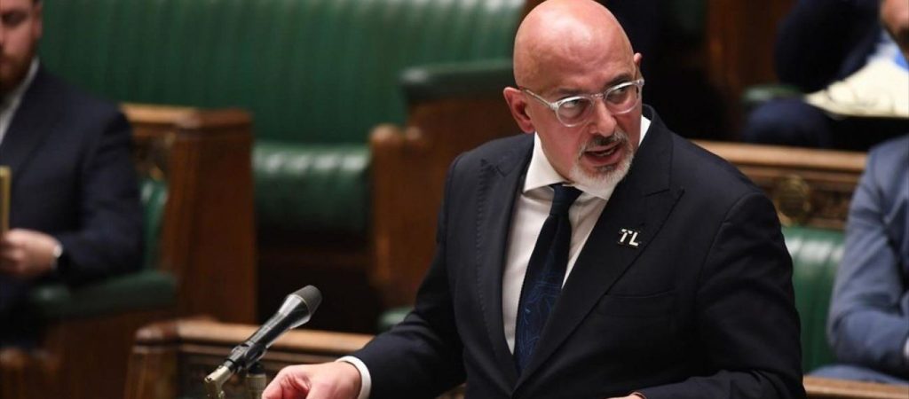 Βρετανός υπουργός Παιδείας: «Θα ήταν βοηθητική η μείωση της καραντίνας για το εργατικό δυναμικό»