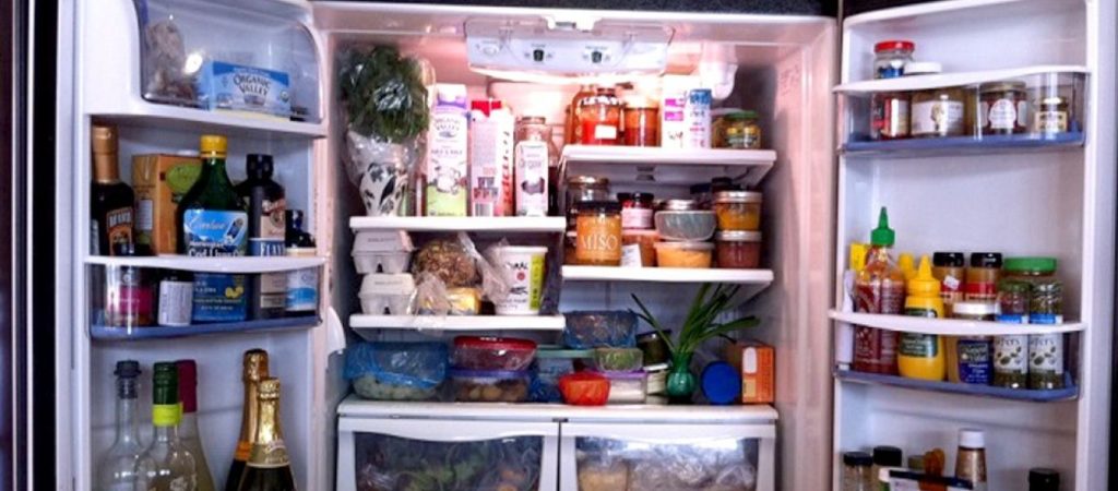 Μην βάζετε ποτέ αυτές τις τροφές στο επάνω ράφι του ψυγείου – Δείτε τι κίνδυνος υπάρχει