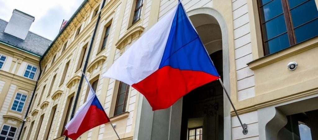 Προβλήματα για την κυβέρνηση της Τσεχίας – Οι υπουργοί δεν ξέρουν αγγλικά για να επικοινωνούν με την ΕΕ