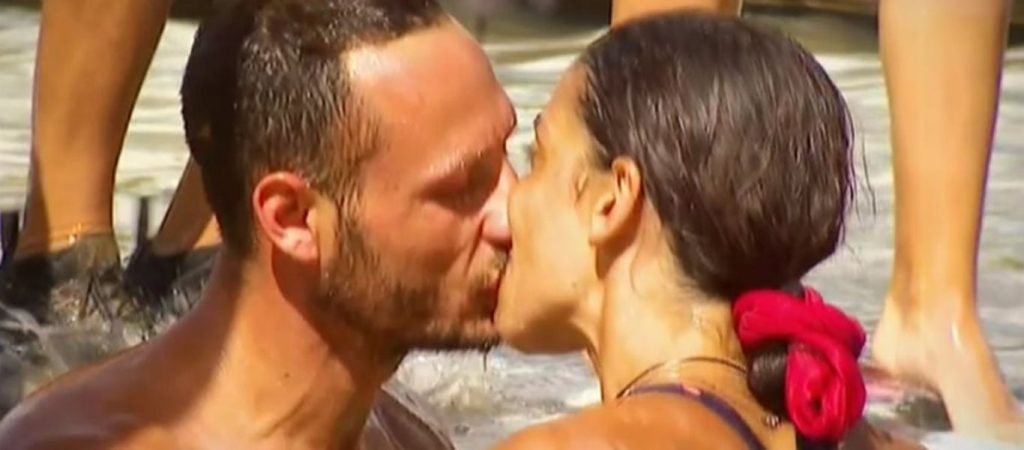 Survivor: Μετά τα τρία φιλιά στην πισίνα… η Μυριέλλα σκέφτεται τη σχέση της και κλαίει