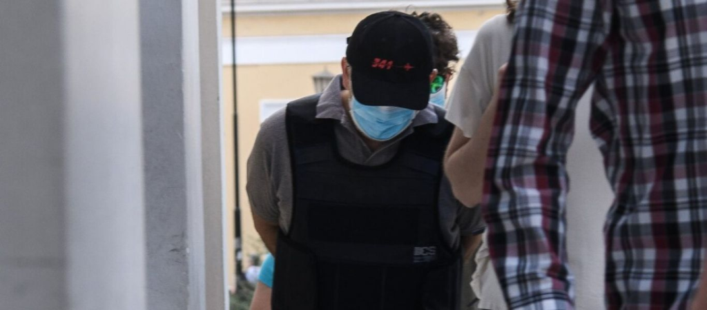 Δίκη «ψευτογιατρού»: Κατάφερε να αποσπάσει από οικογένεια 52.000 ευρώ – «Της έλεγε μη φοβού δεν είναι τίποτα»