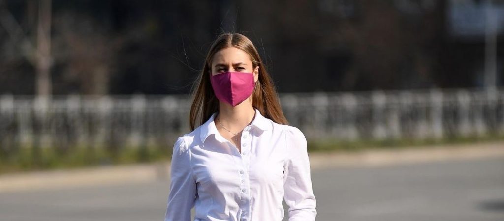 Μάσκες ΚΝ95: Ποια οδηγία δίνουν οι ειδικοί αν θέλετε να χρησιμοποιήσετε την ίδια μάσκα