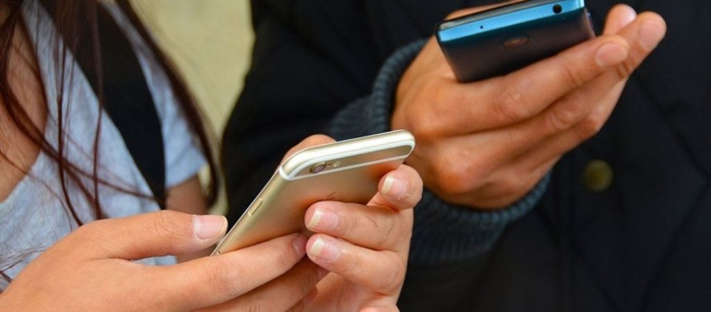 mobilefees.gov.gr: Πως γίνεται η αίτηση για απαλλαγή από τα τέλη κινητής τηλεφωνίας για τους συνδρομητές 15-29 ετών