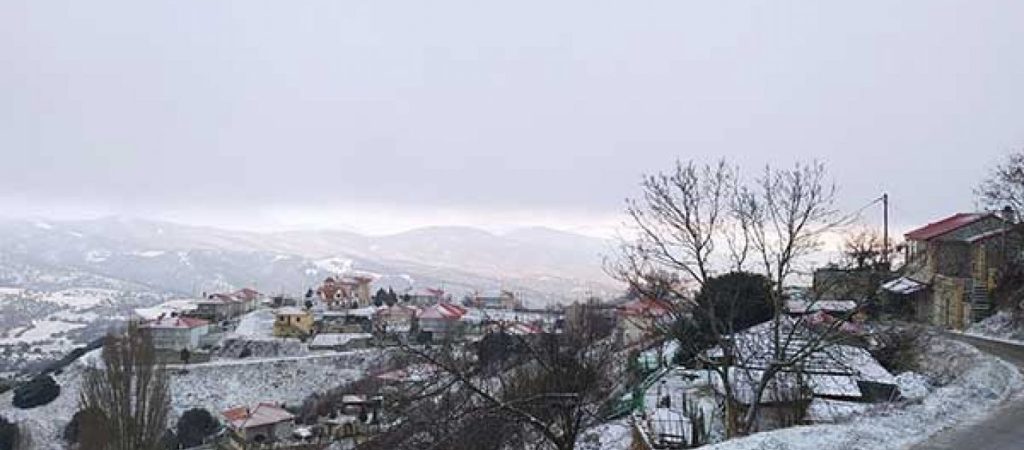 Στα λευκά «ντύθηκαν» τα χωριά της Κοζάνης – Πυκνή χιονόπτωση από τα μεσάνυχτα (βίντεο)