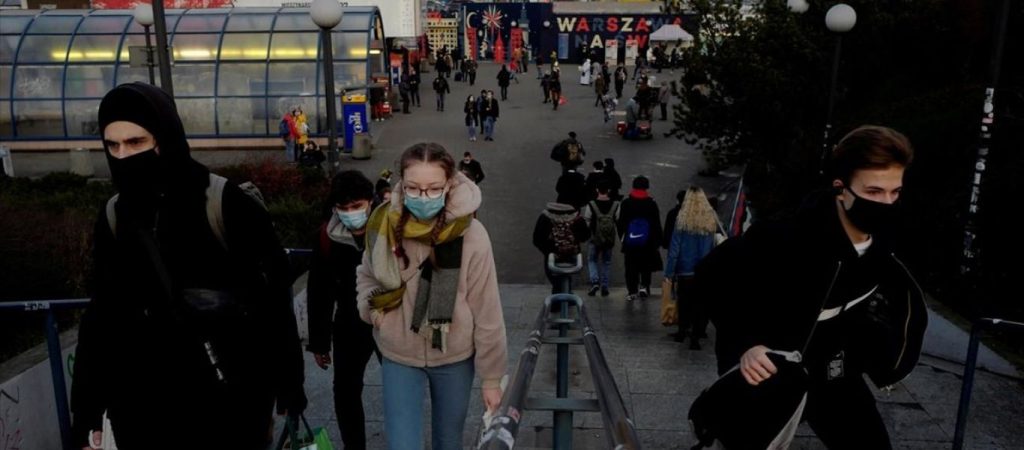 Πολωνία στους 100.000 οι νεκροί από COVID – 68% το ποσοστό εμβολιασμού