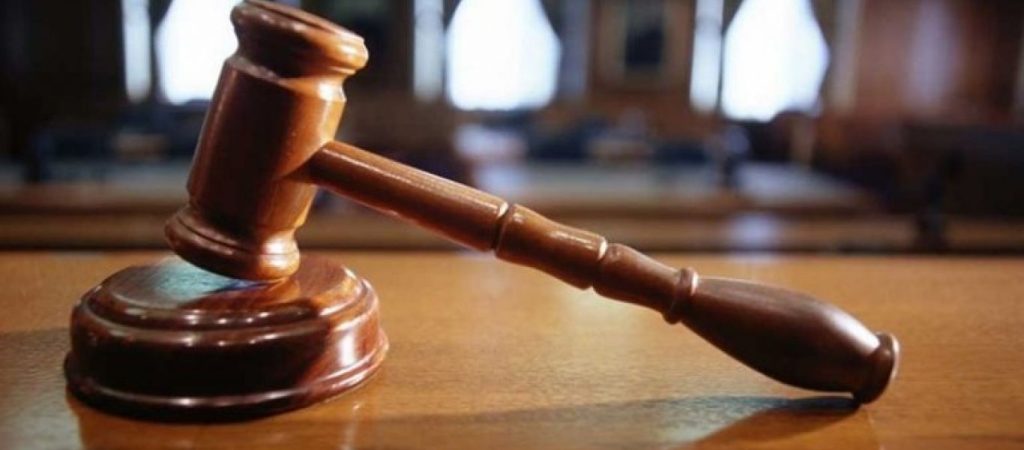 Δίχασαν τους πολίτες: Μητέρα κατέθεσε αγωγή στον ανεμβολίαστο πρώην σύζυγό της – Ζητά την επιμέλεια των παιδιών