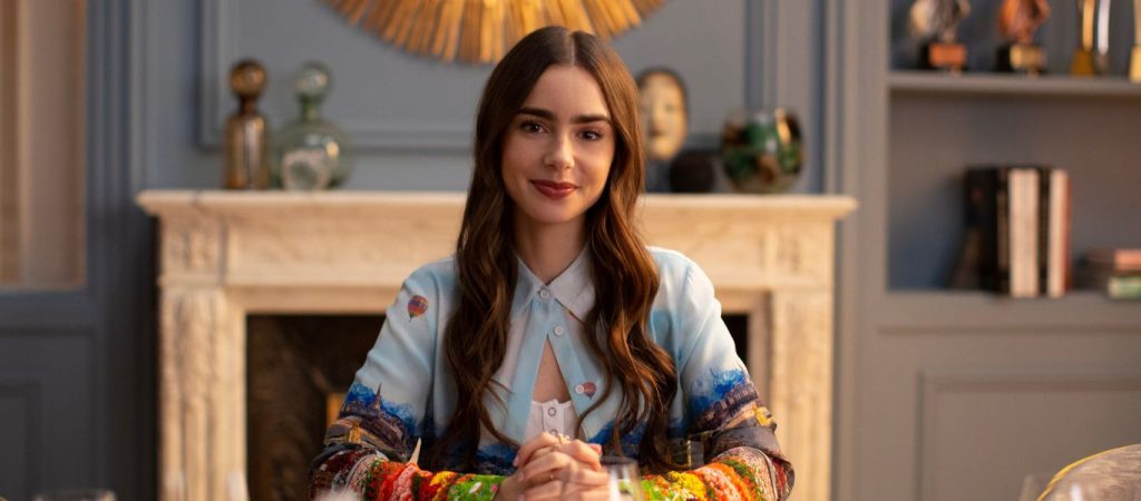 Netflix: Ανανέωσε για δύο ακόμα σεζόν το «Emily In Paris» – Την «στέλνει»… Βόλο, Λιβαδειά και Φιλιατρά (φώτο)