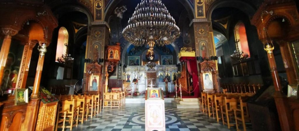 Έσχατες εποχές: Πιστοί σε εκκλησία έτρεχαν γιατί δεν είχαν πιστοποιητικά εμβολιασμού