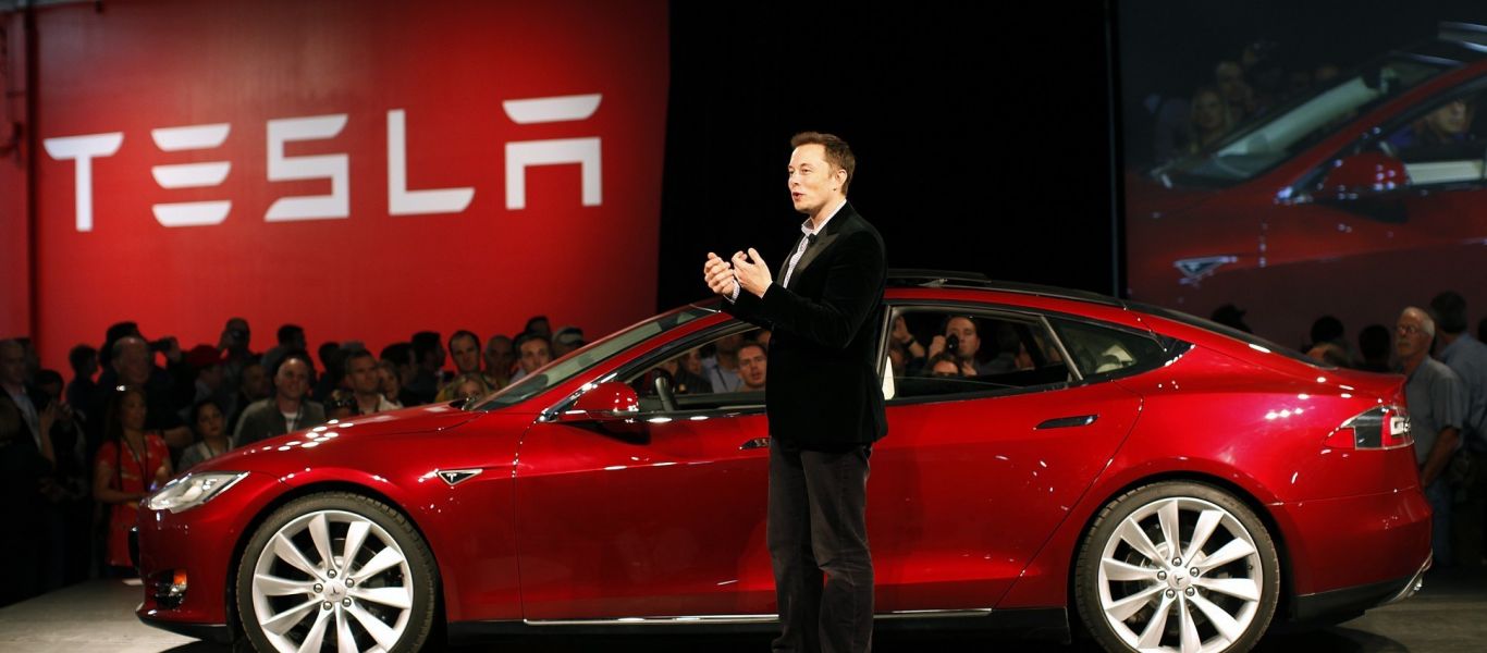 Τα Tesla «τρελάθηκαν» – 19χρονος χάκαρε 25 οχήματα και πήρε τον έλεγχό τους από το σπίτι του