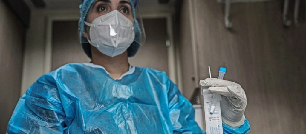 Κρούσματα σήμερα: Γιατί δεν έχουν ανακοινωθεί – Το πρόβλημα που προέκυψε στον ΕΟΔΥ