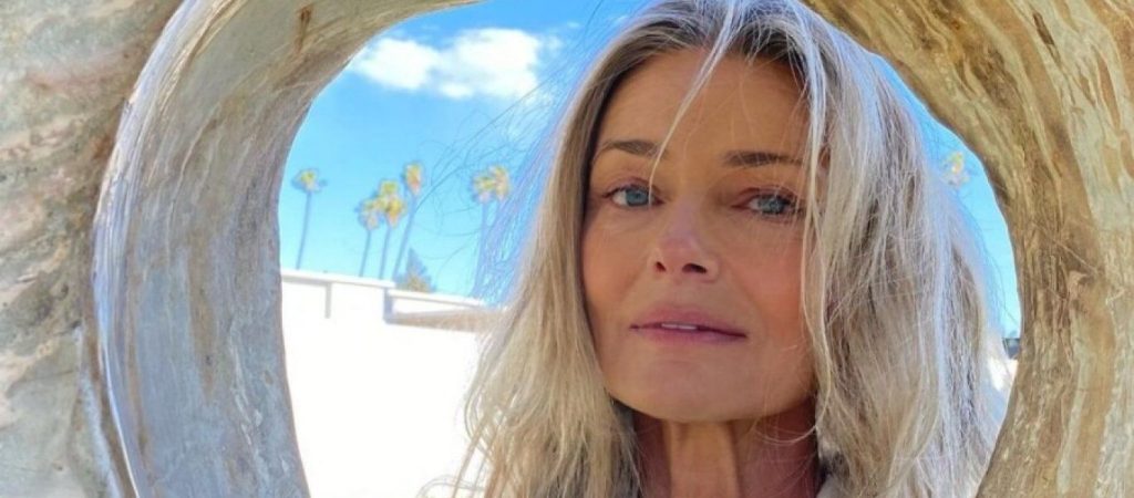 Η Πολίνα Πορίζκοβα ποζάρει γυμνή στα 56 της μόνο με τις γόβες της και στέλνει το δικό της μύνυμα (φωτό)