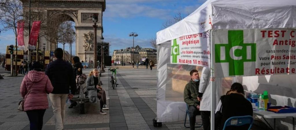 Γαλλία: Σταθερά πάνω από 30.000 τα κρούσματα για τρίτη ημέρα