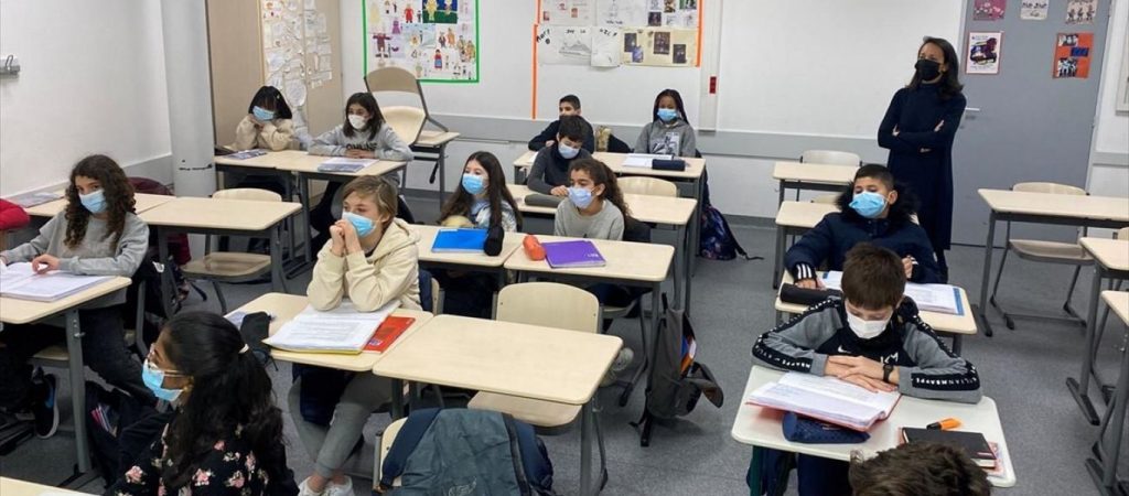 Γαλλία: Απεργούν σήμερα οι εκπαιδευτικοί – Κατηγορούν την κυβέρνηση για «χαώδη» διαχείριση