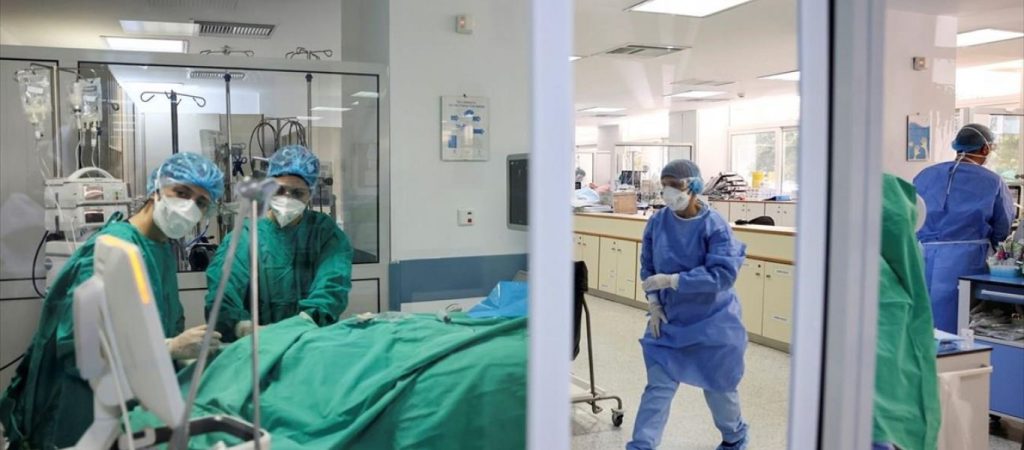 Μέχρι ποια ημέρα μεταδίδει κάποιος που νοσεί με κορωνοϊό; – Τι έδειξε μελέτη