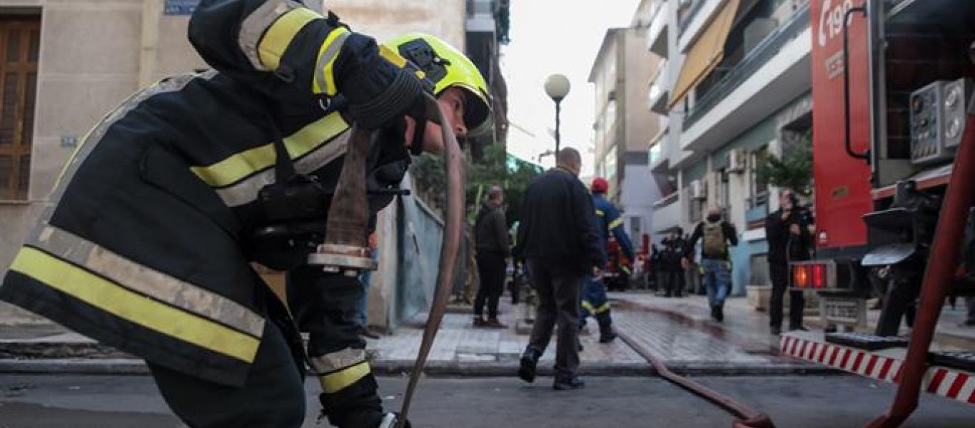 Κρήτη: Γυναίκες προσπάθησαν να βάλουν φωτιά σε κτήριο και «λαμπάδιασαν» οι ίδιες (βίντεο)