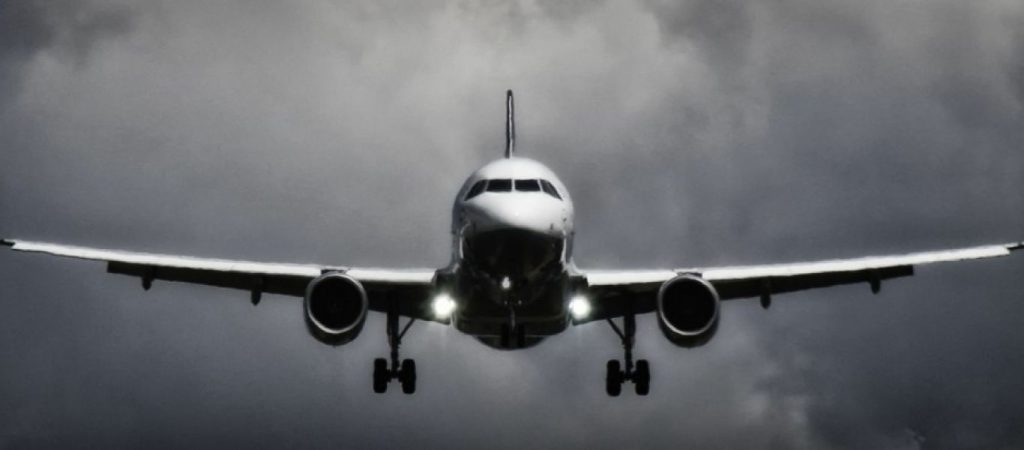 Μήλος: Αναστάτωση στο αεροδρόμιο – Aεροπλάνο έφυγε από τον διάδρομο και προσγειώθηκε σε χωράφι (φωτό)