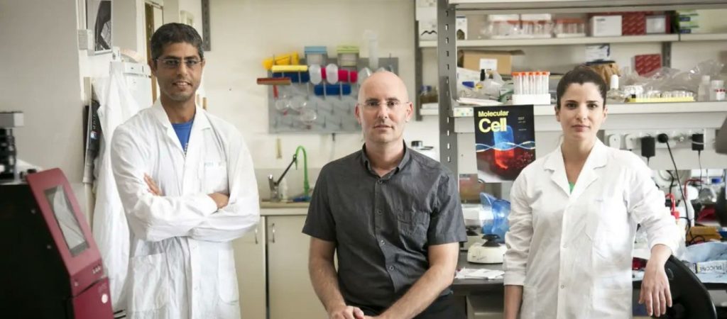 Ε.Qimron: «Η αλήθεια για τον κορωνοϊό αρχίζει να αποκαλύπτεται – Μέσω της ψευδούς προπαγάνδας ξεπεράσατε την πανούκλα»