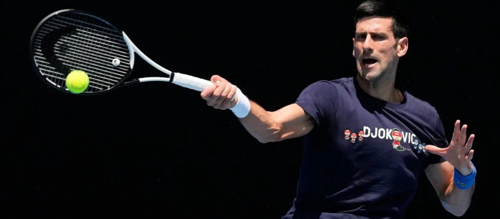 Οι Αυστραλοί απελαύνουν τον Τζόκοβιτς γιατί «διεγείρει το αντιεμβολιαστικό αίσθημα»! – Υπό κράτηση μέχρι την Κυριακή