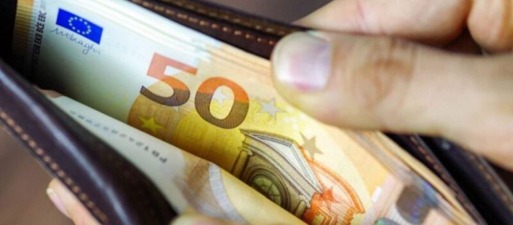 Κατώτατος μισθός: Όλα τα σενάρια για την αύξηση – Μπορεί να φτάσει το 7%