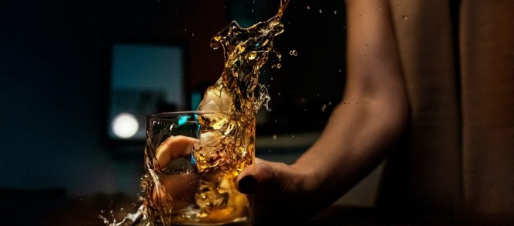 Θεσσαλονίκη: Επιχειρηματίας συνελήφθη μετά από καταγγελία 24χρονης ότι τη βίασε σε σουίτα – Αφέθηκε ελεύθερος