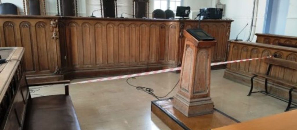 Βόλος: 39χρονος τύπωσε αυτοκόλλητα με σεξουαλικό περιεχόμενο για να εκδικηθεί τον γείτονά του