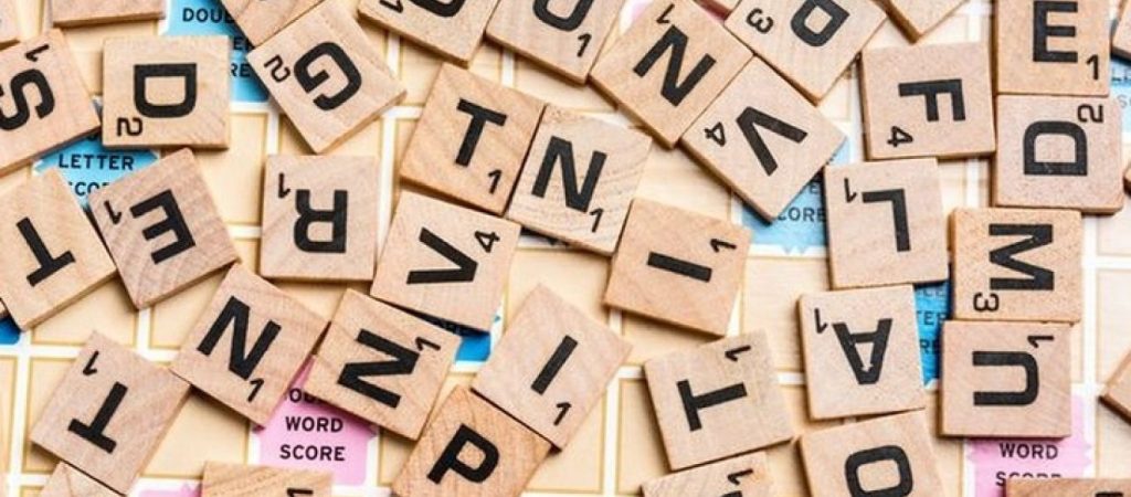 Αυτές είναι οι λέξεις που πρέπει να σταματήσετε να λέτε αν θέλετε να ακούγεστε εξυπνότεροι