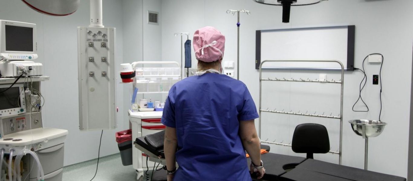 Σε lockdown το ΕΣΥ: Χιλιάδες τα χειρουργεία που δεν γίνονται – Νοσοκομεία μόνο για Covid!