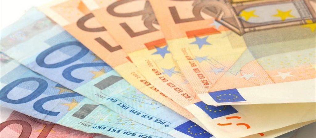 Λιβαδειά: Βρήκε 5.850 ευρώ στο δρόμο και τα έδωσε στην Αστυνομία