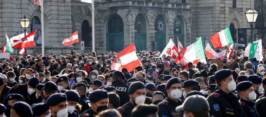 Σφοδρές αντιδράσεις στην Αυστρία από τον αναγκαστικό εμβολιασμό: Τέλος οι ατομικές ελευθερίες – Έως 3.600€ το πρόστιμο!