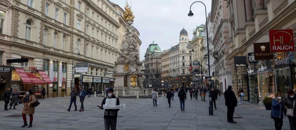 Καγκελάριος Αυστρίας: «Από τον Φεβρουάριο θα καταστεί σταδιακά υποχρεωτικός ο εμβολιασμός για όλους άνω των 18»