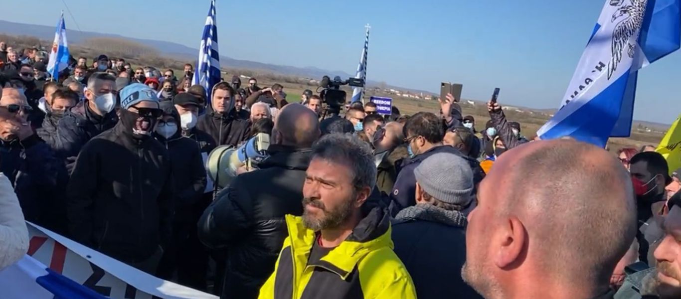 Εκατοντάδες Εβρίτες έξω από το ΚΥΤ Φυλακίου – Φώναξαν «Ελλάς Ελλάς ή Ταν ή επί Τας» – Έσπασαν το μπλόκο των ΜΑΤ (βίντεο)