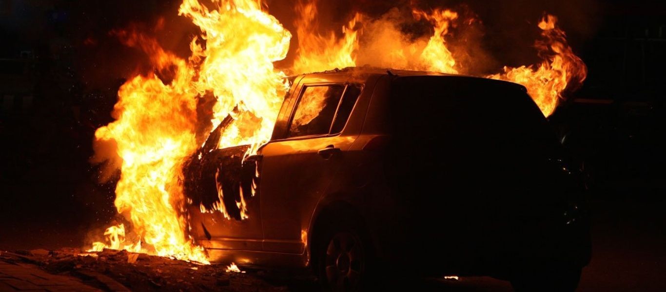 Άγνωστοι πραγματοποίησαν εμπρησμούς αυτοκινήτων σε Μαρούσι & Πεύκη