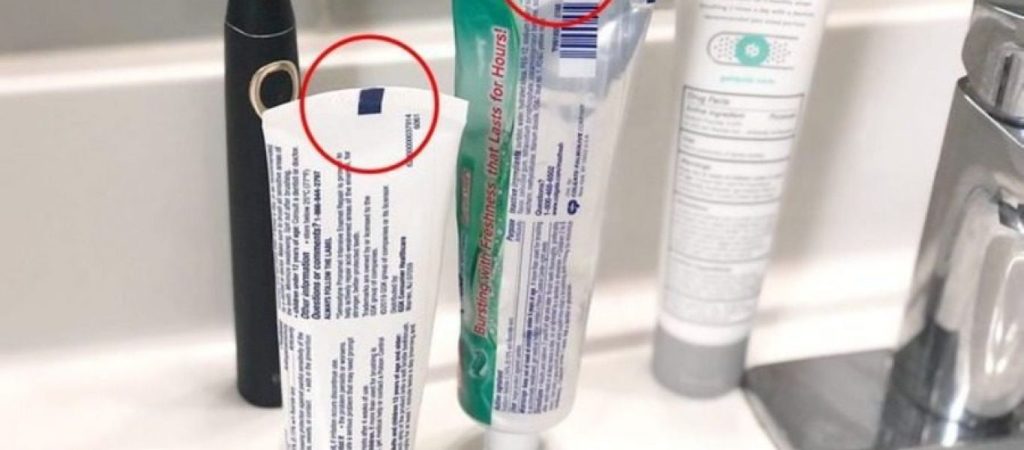 Αυτό το ήξερες; – Τι σημαίνουν αυτές οι χρωματιστές γραμμές στα σωληνάρια οδοντόκρεμας;