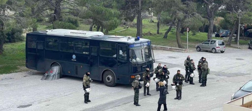 Υπό αστυνομικό κλοιό το Παίδων Πεντέλης – Δεν επιτρέπουν την είσοδο στους εργαζόμενους