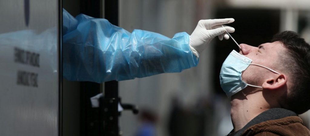 Δείτε πόσα πληρώνουν οι Γερμανοί πολίτες για rapid και PCR τεστ (βίντεο)