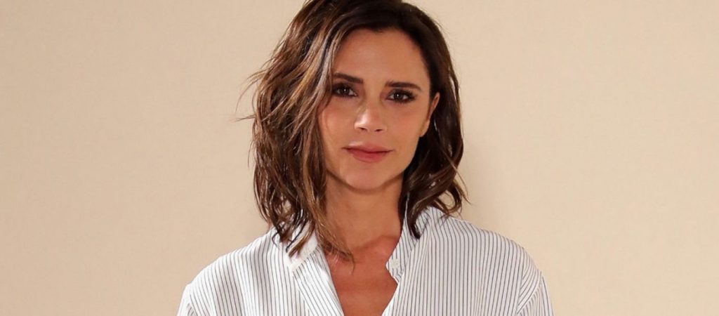 H Βικτόρια Μπέκαμ «επιστρέφει» στα πατρόν που αναδεικνύουν τις γυναίκες με καμπύλες