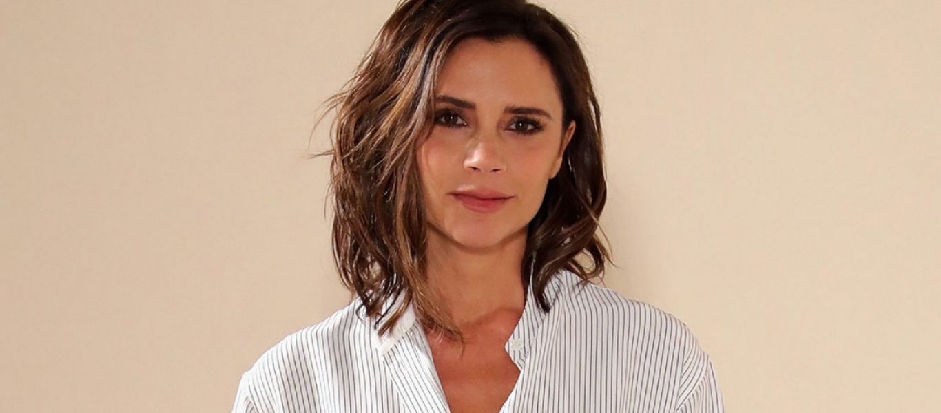 H Βικτόρια Μπέκαμ «επιστρέφει» στα πατρόν που αναδεικνύουν τις γυναίκες με καμπύλες